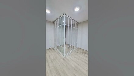 БЕЛОСНЕЖНАЯ УГЛОВАЯ ПЕРЕГОРОДКА
