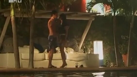 Yovvoyi Polineziya porno.