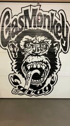 Роспись ворот гаража в стиле Gas Monkey 🔥🛻🐵😎#росписьстен #гараж #емельянцева