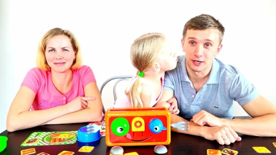 Веселая СЕМЕЙНАЯ Игра ПОЙМАЙ ТОСТ! — Видео от Family Box