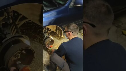 Замена задних колодок и проточка задних барабанов своими руками Toyota Corona Premio 2001.