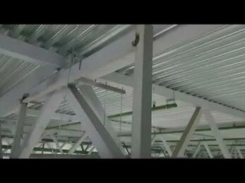 Высотная съемка креплений каркаса перегородки к фермам крыши