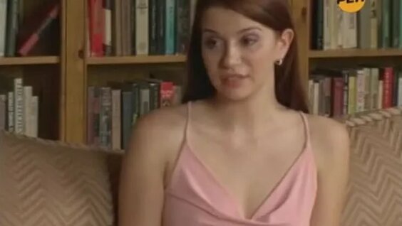 Орыс порно: Брюнетка массаж алады