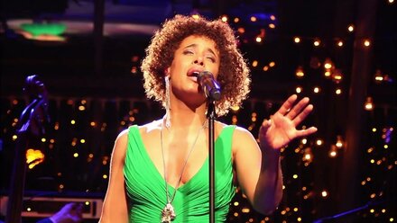 FANTINE - "Stardust". You may go crazy watching this singing.