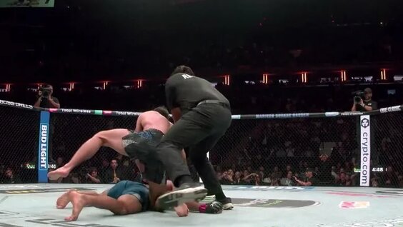 Лучшие нокауты 2025 года в UFC — Видео от LI🅥E БОЕЦ