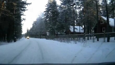 Снегоход идет на таран