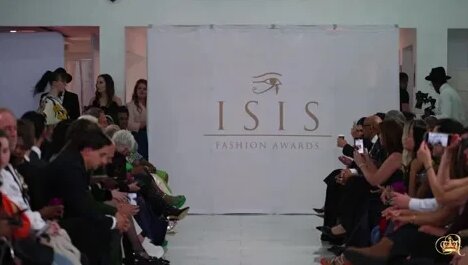 Isis Fashion Awards Показ обнаженных аксессуаров на подиуме 4 ...