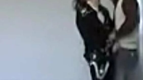 Jamoat hojatxonasida siyayotgan qizlar videosi