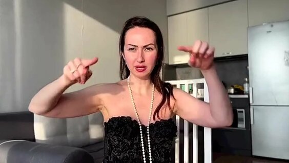 Oyinchoqlar bilan mushuklarning yaqindan suratlari