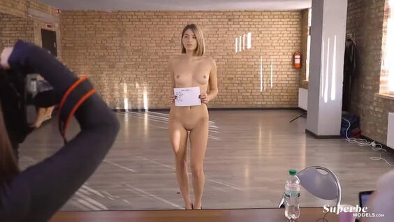 Жалаңаш стюардессалардың суреттері