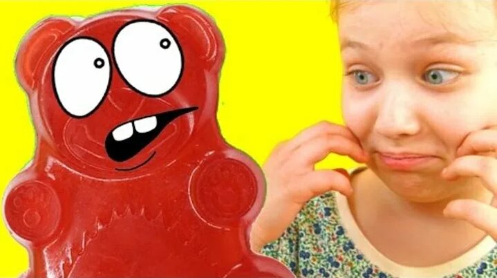 Видео Огромный желейный Мега Медведь Виталька против ВСЕХ! A huge jelly ...