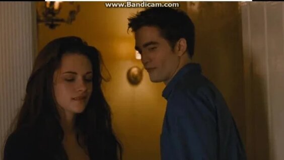 Жалаңаш сексуалды Нина Добрев