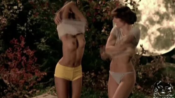 Содан кейін Олечканы мобильді порнографияға түсірді