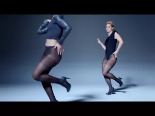 Майлы жалаңаш қарт әйелдің фотосы