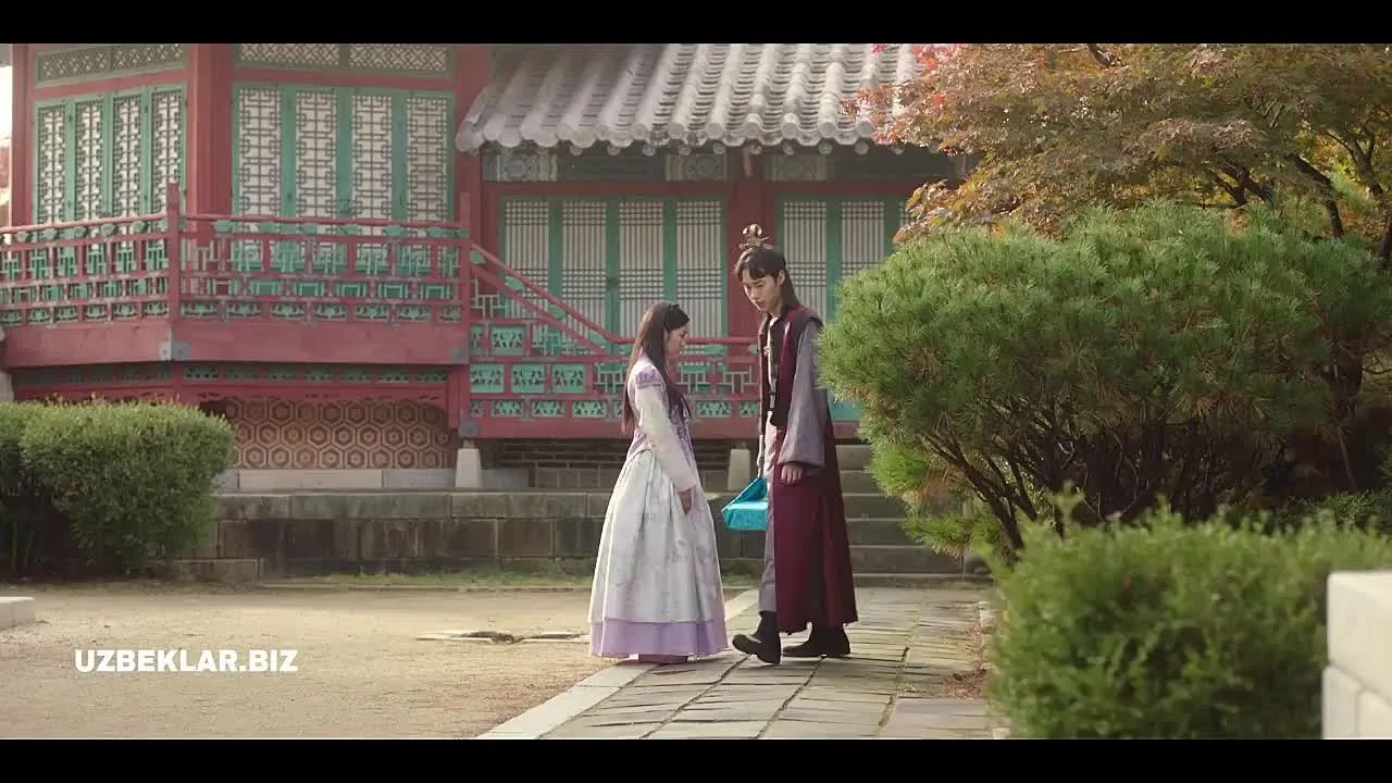 Frantsuz nudistlar shaharchasining fotosuratlarini koring