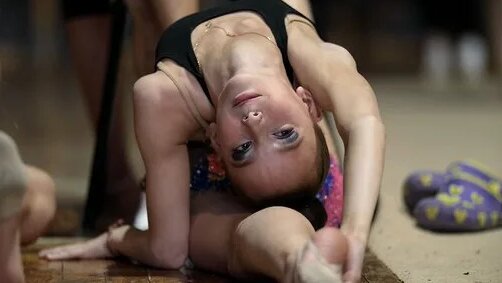 гимнастка тренировка слезы