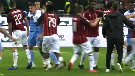 Футбольные драки и жесткие стычки — Видео от Inside Sport | Аналитика и Факты
