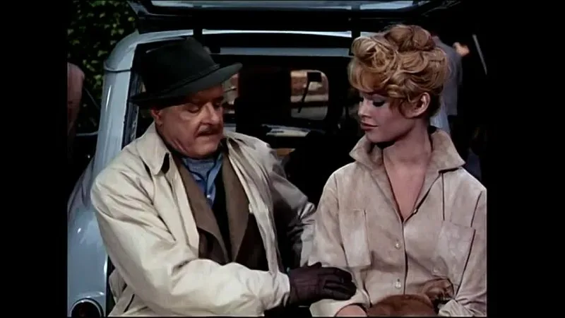 Паниннің жалаңаш, цензурасыз суреті