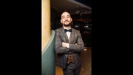 Ведущий event компании Friends Meeting-Яков Хильченко, бронь по номеру 8(8452)58-85-85