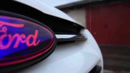 Оклейка значка "ford" в хамелеон