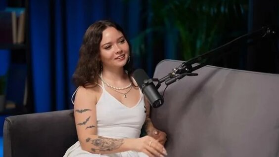 Катя Самбука мен Бритни дилдостармен ойнайды. Онлайн көру.