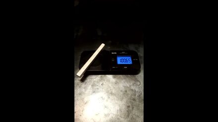 Серебряный слиток весом 100 грамм.