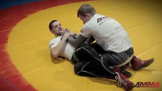 Болевые и удушающие приемы в партере от Игоря Исайкина — Видео от Бойцовский клуб / Бокс, UF…