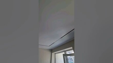 Натяжные потолки Ярославль. Электрик снял неудачно полотно.