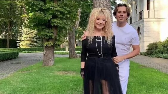 Ересек әйелдердің жақыннан жасалған фотосуреттері