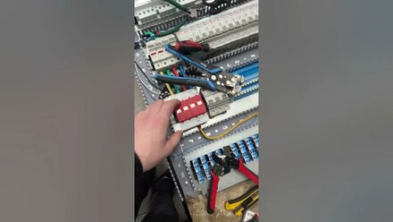 Распределительный щит с системой умный дом в квартиру - процесс сборки