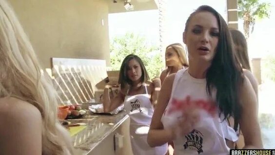 Әдемі анасы мен ұлымен жыныстық қатынас