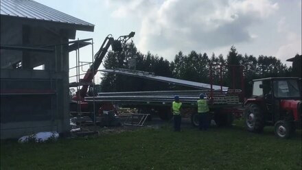 Монтаж кровельных сэндвич-панелей вакуумным захватом