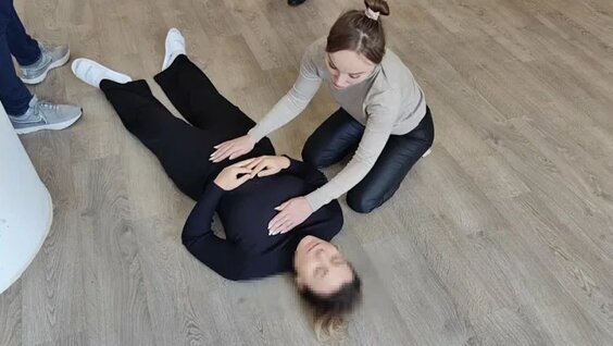 Секс және әдемі әйел кискасы