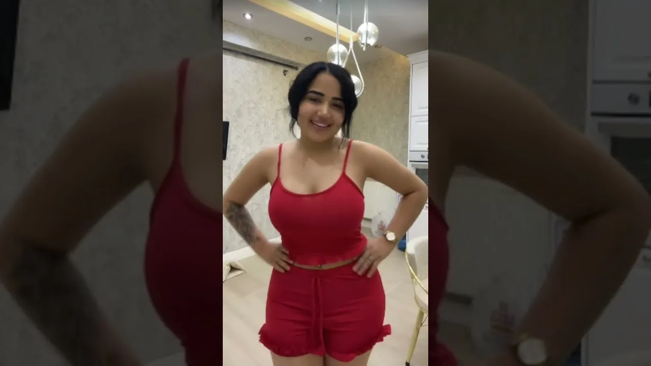 melekazad trying dress in room.. looks beautiful.. live viral melek  azad tryon fashion