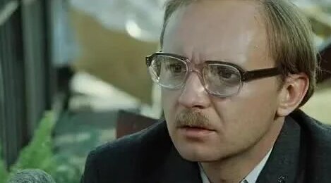 Yangi qoshningiz bilan porno tomosha qiling