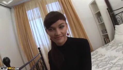 Olomon ichida sikilib, birin-ketin ichkarida tugaydilar.