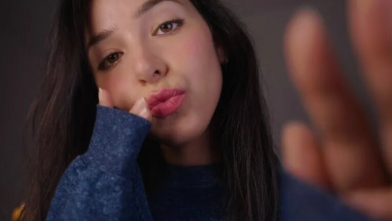 ASMR Goodnight Kisses & Sweet Comfort (sshh..) — Видео от ASMR Glow ...