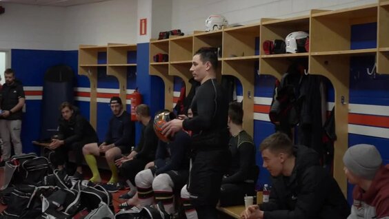 Раздевалка после победы над «Йокеритом» — Видео от ХК «Авангард» Омск