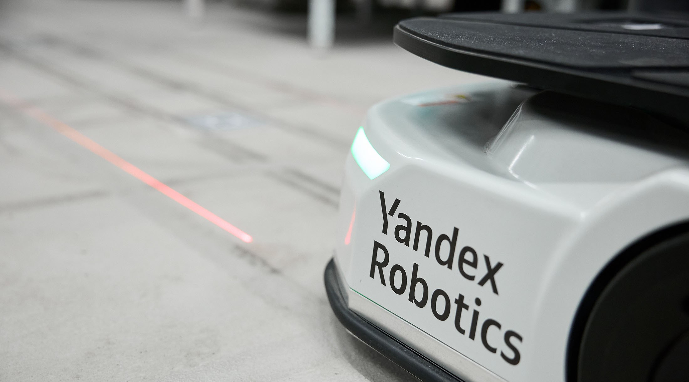 Яндекс Роботикс и Яндекс Лавка запустили первый роботизированный даркстор