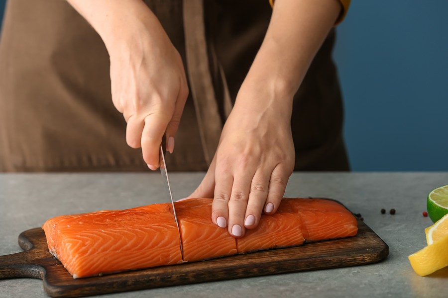 Как приготовить рецепт Как вкусно засолить красную рыбу дома. Малосольная семга (лосось, форель)