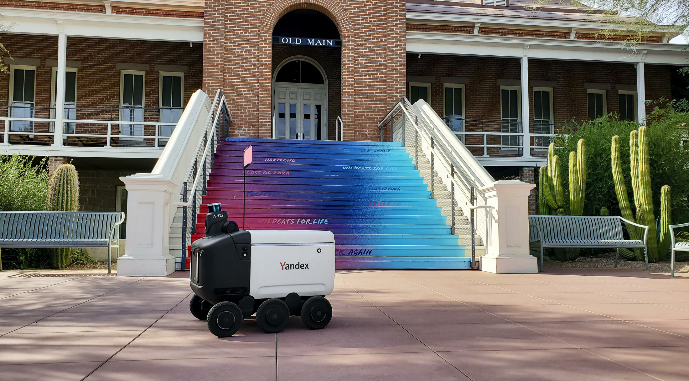 Яндекс запустил доставку роботами в Аризонском университете