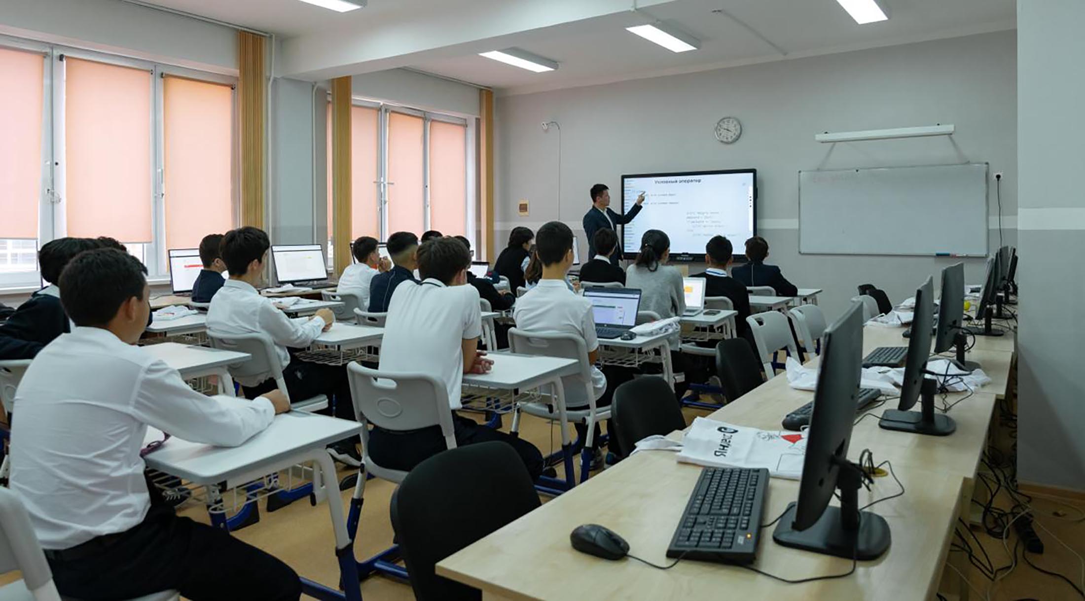 Шымкентте алғаш рет Yandex Qazaqstan-нан Бағдарламалау мектебі ашылды