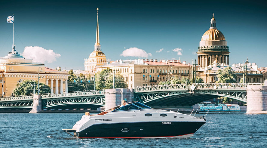 Яндекс Go запускает аренду прогулочных катеров в Санкт-Петербурге