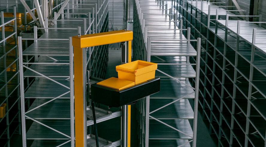 Новый складской робот Яндекс Маркета будет собирать заказы вместе с сотрудниками