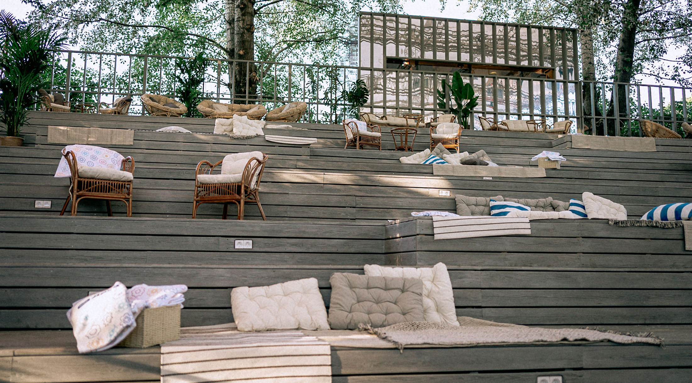 Яндекс Плюс снова открывает Плюс Дачу в Парке Горького