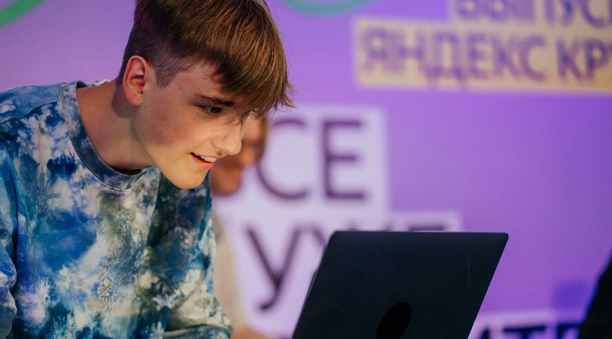 Яндекс расширяет программу олимпиадной подготовки школьников — к онлайн-сборам по информатике добавилась математика