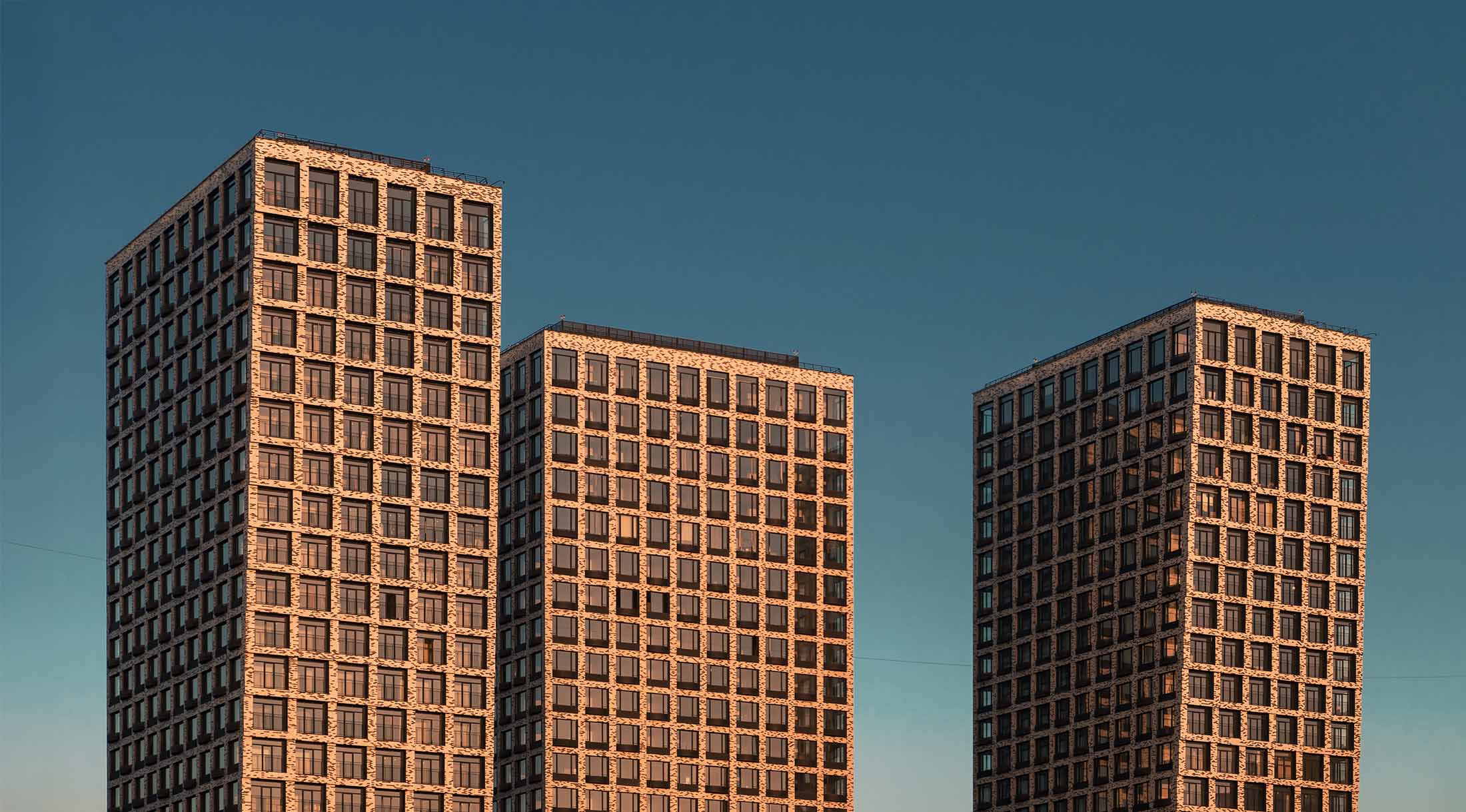 Яндекс продолжает запуск умных зданий с Алисой — теперь в партнёрстве с «Самолетом» и ГК ФСК