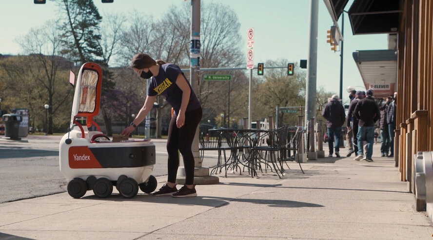 Роботы Яндекса займутся доставкой еды в кампусах американских университетов