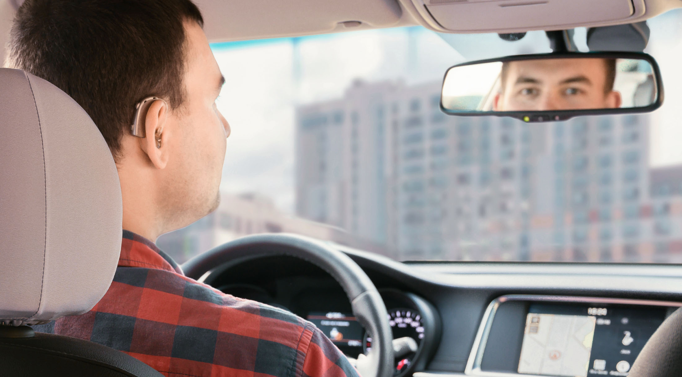 Количество поездок с глухими и слабослышащими водителями в Яндекс Такси за год выросло почти вдвое