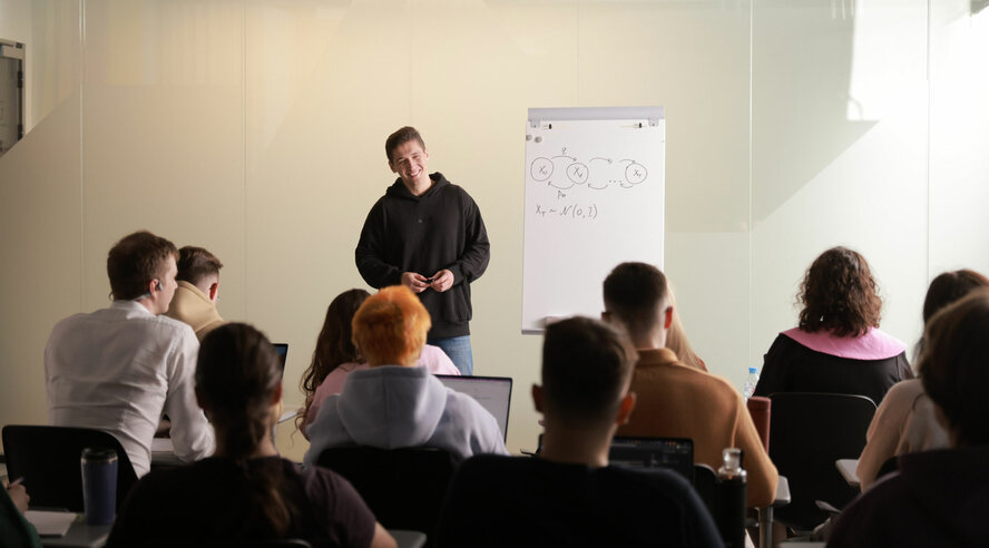 Студенты НИУ ВШЭ успешно защитили дипломы, в работе над которыми применили YandexGPT